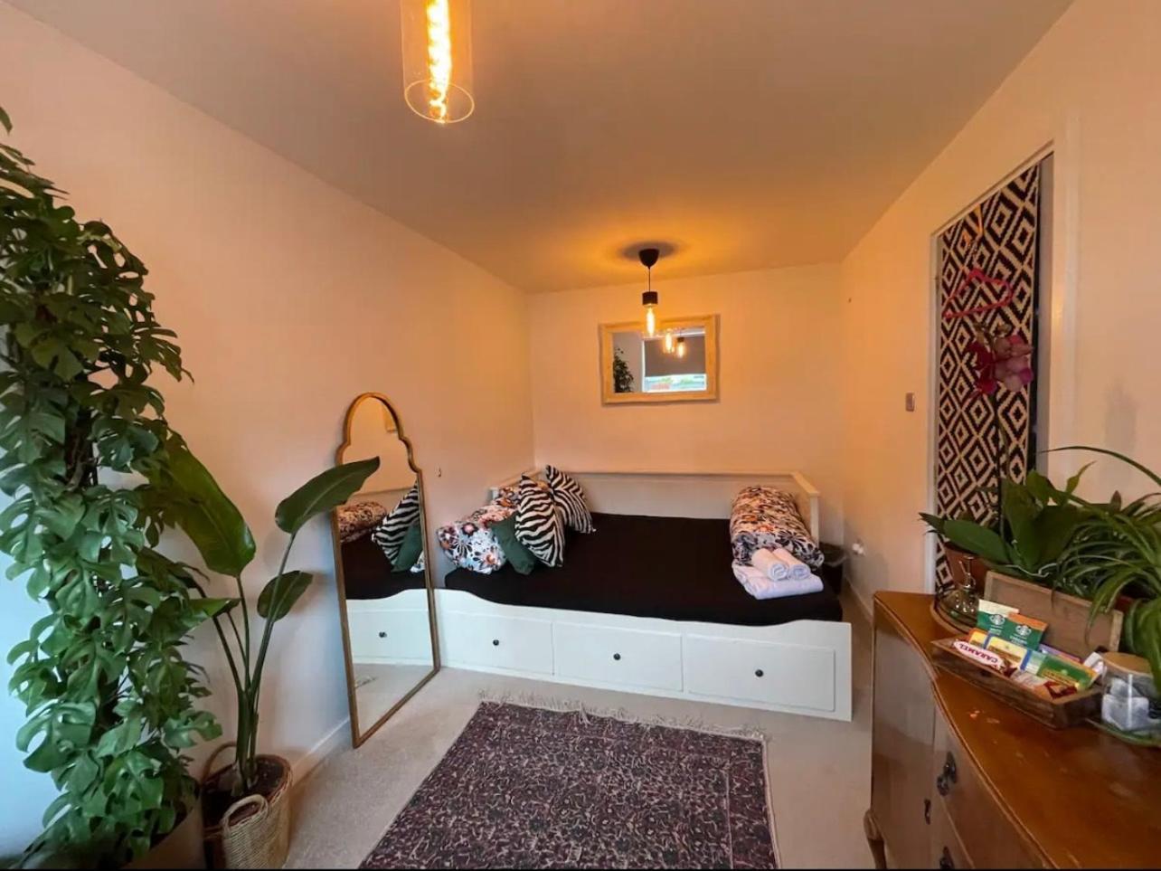 Private Room With Separate Shower And Free Parking 爱丁堡 外观 照片